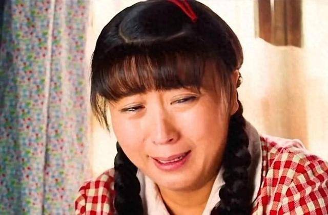 过气明星有多惨：农村走穴，穷到只剩100万，摆摊还债，体面呢？