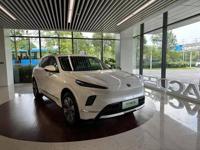 新别克纯电E5上市：大五座SUV，安全可靠，豪华科技座舱来袭！