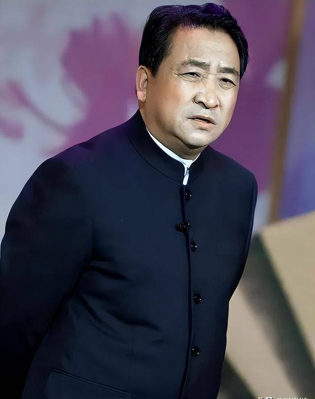 曾是“央视名嘴”，因揭露姜昆丑闻被封杀，如今70岁处境如何？