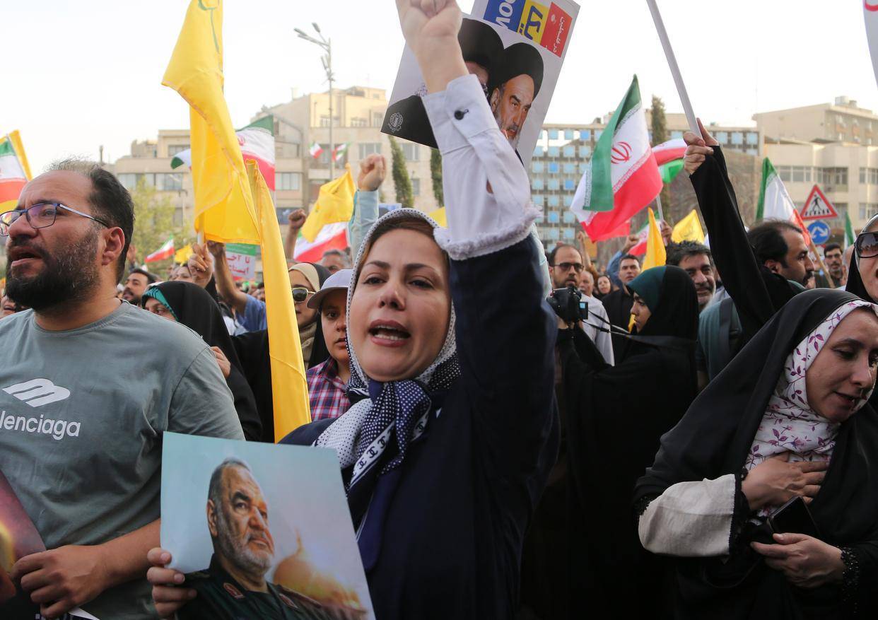 伊朗民众庆祝停火