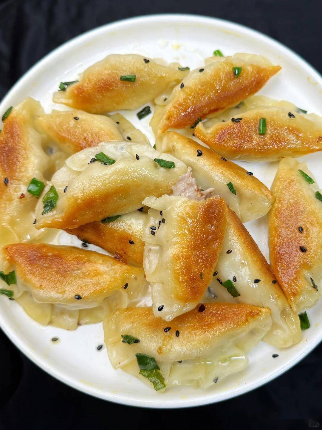 煎饺子底不脆糊?水煎法来帮忙,冰花焦脆馅多汁!