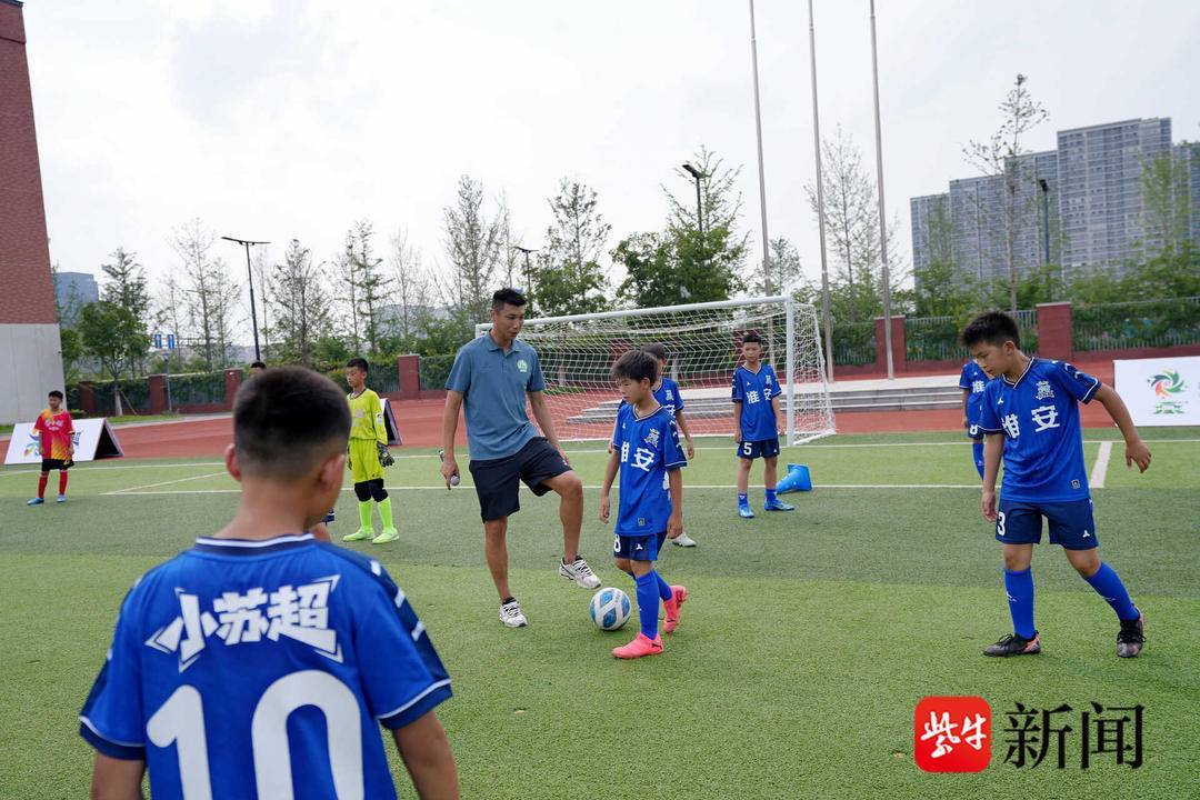 “小苏超”来了，“秦小超”出战！南京秦淮小学明星队PK徐淮双强，开启文武双全之旅