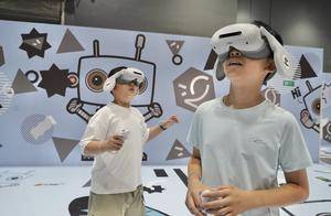 中国科技馆新展带观众开启宇宙冒险