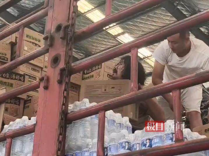 “跪行巨人”胡雷捐19吨物资送达贵州榕江，账户剩5毛钱：捐就捐干净