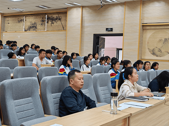 贵州省铜仁第一中学2025年研究性学习成果汇报活动顺利举行