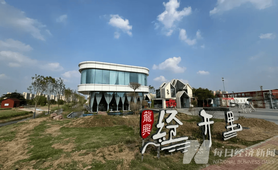 溺宠娇宝贝:阿那亚告了“阿那亚分亚”，河南新乡6万元仿建的“最孤独礼堂”被判拆除，复制网红建筑侵权有了经典判例