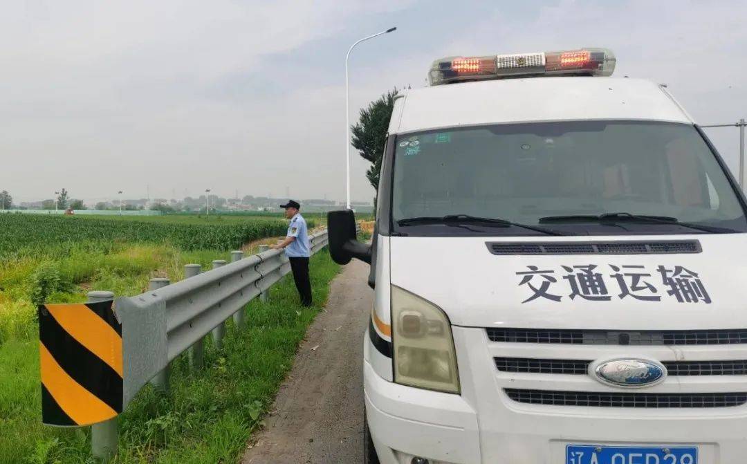 蓝蝴蝶之吻:国省干线公路执法一大队开展汛期专项检查 守护道路安全畅通