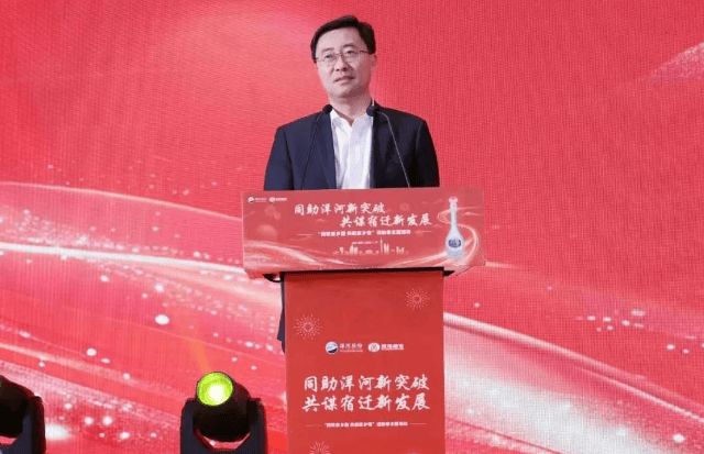 董事长突然辞职！一周前还与刘强东沙漠对饮