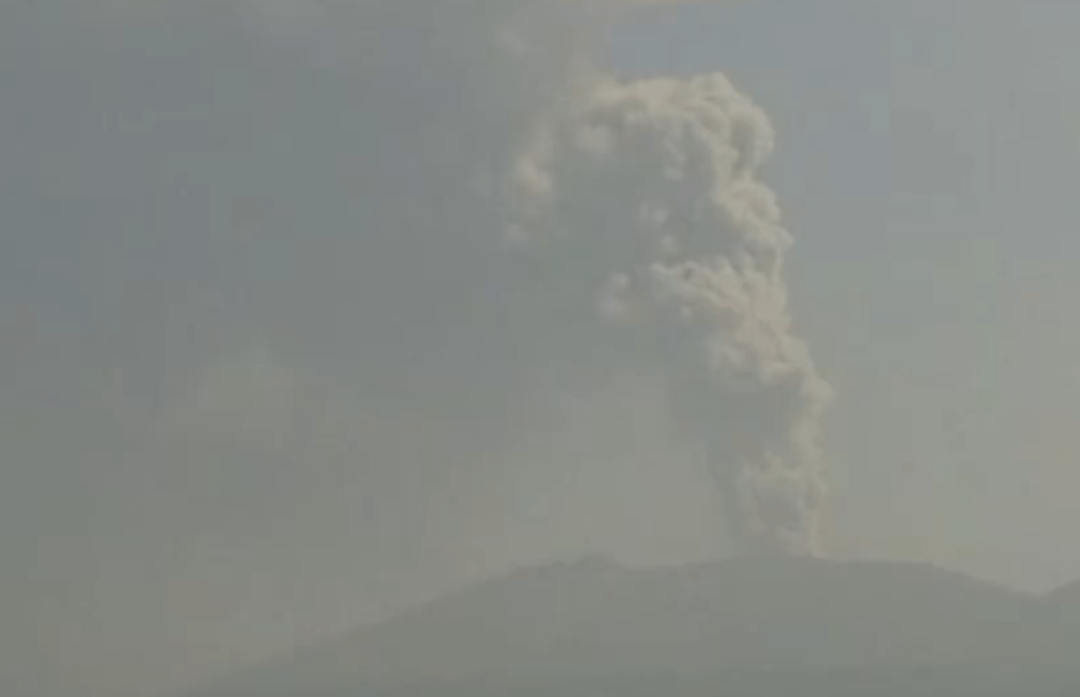 妾河里的石头:日本一火山喷发，火山灰柱高达5000米