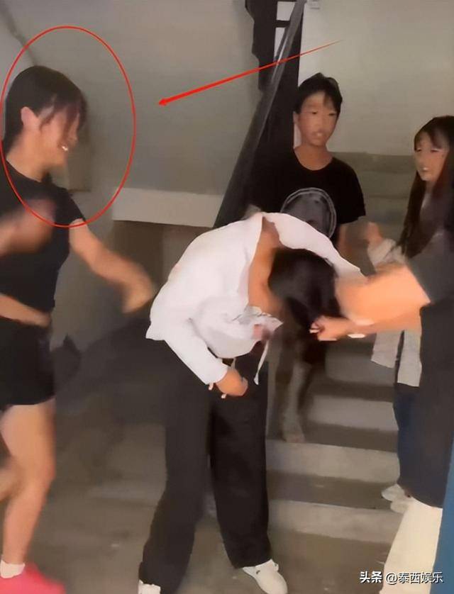 13岁女孩被霸凌群殴:画面曝光,扇耳光撕衣服手段残忍,家属发声