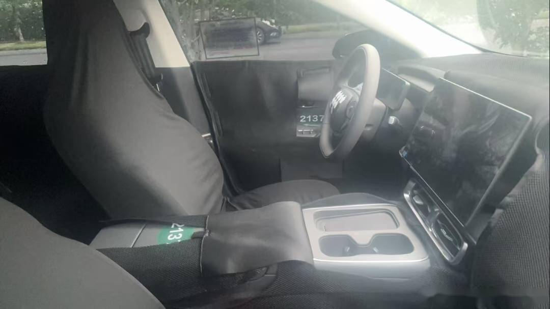 零跑 B05 谍照曝光，预计为两厢跨界车