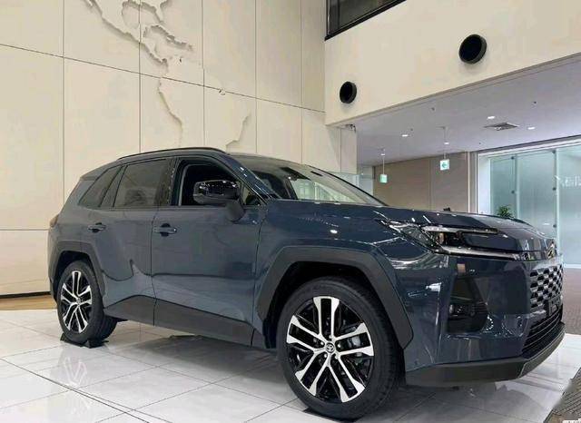 新车驾到！2026款丰田RAV4，紧凑级SUV标杆
