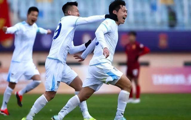 国安夏窗转会大动作：四大离队热门引关注，塞蒂恩教练的冲冠策略