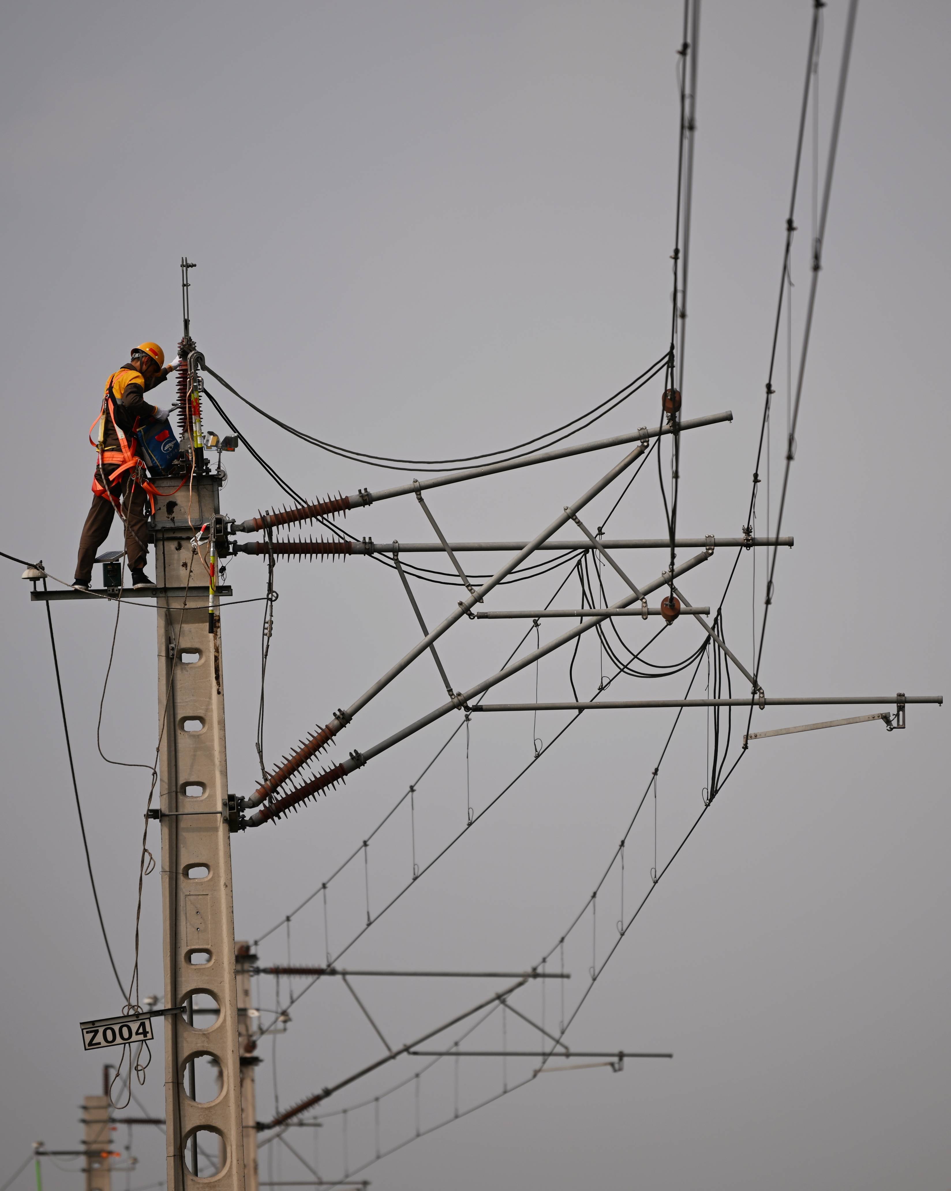 天津铁路供电系统开展暑运检修保安全