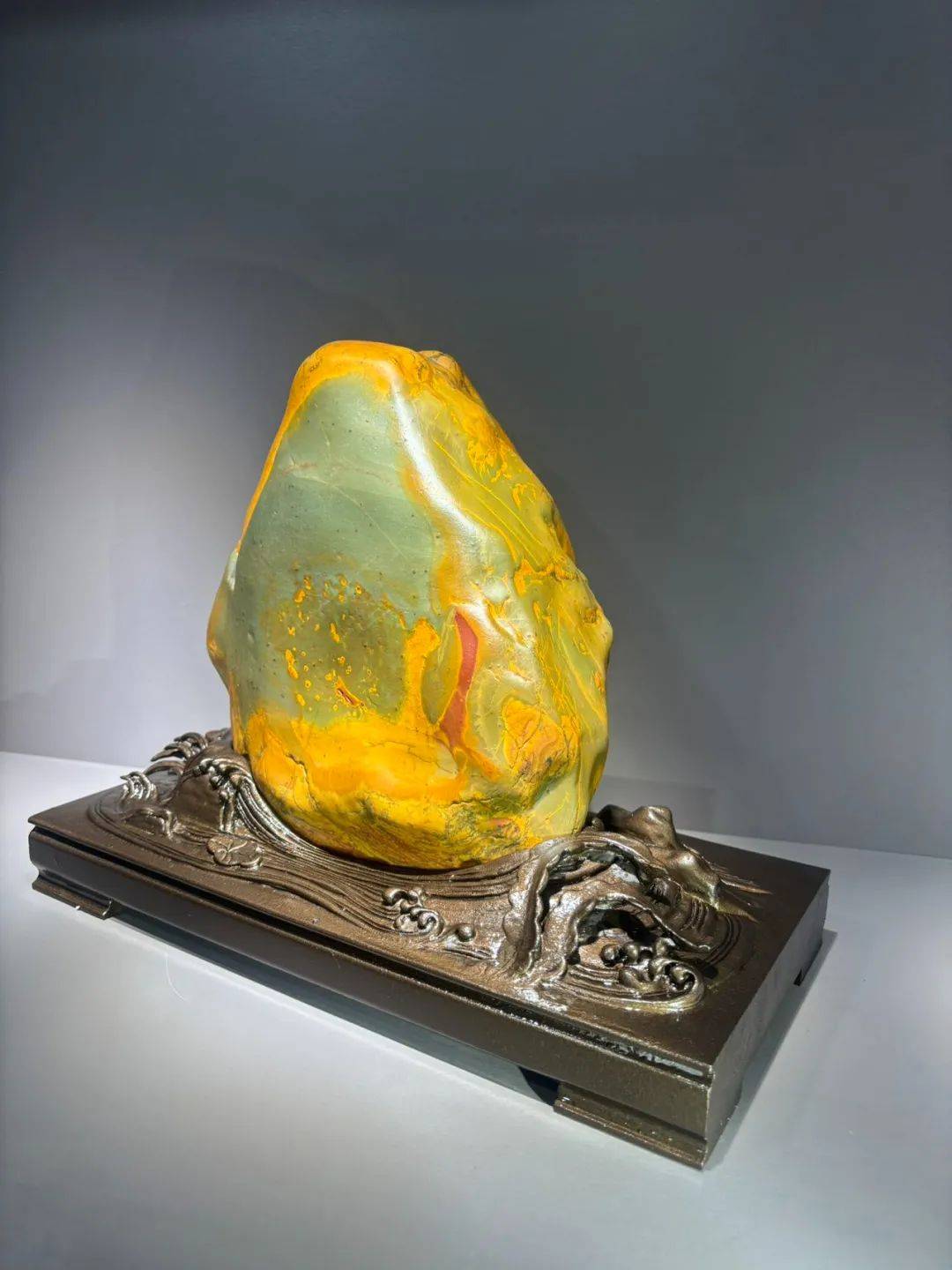 据说地方官方认可,6000万"天鹅嬉水"奇石,牵线成功,居间茶水费600万