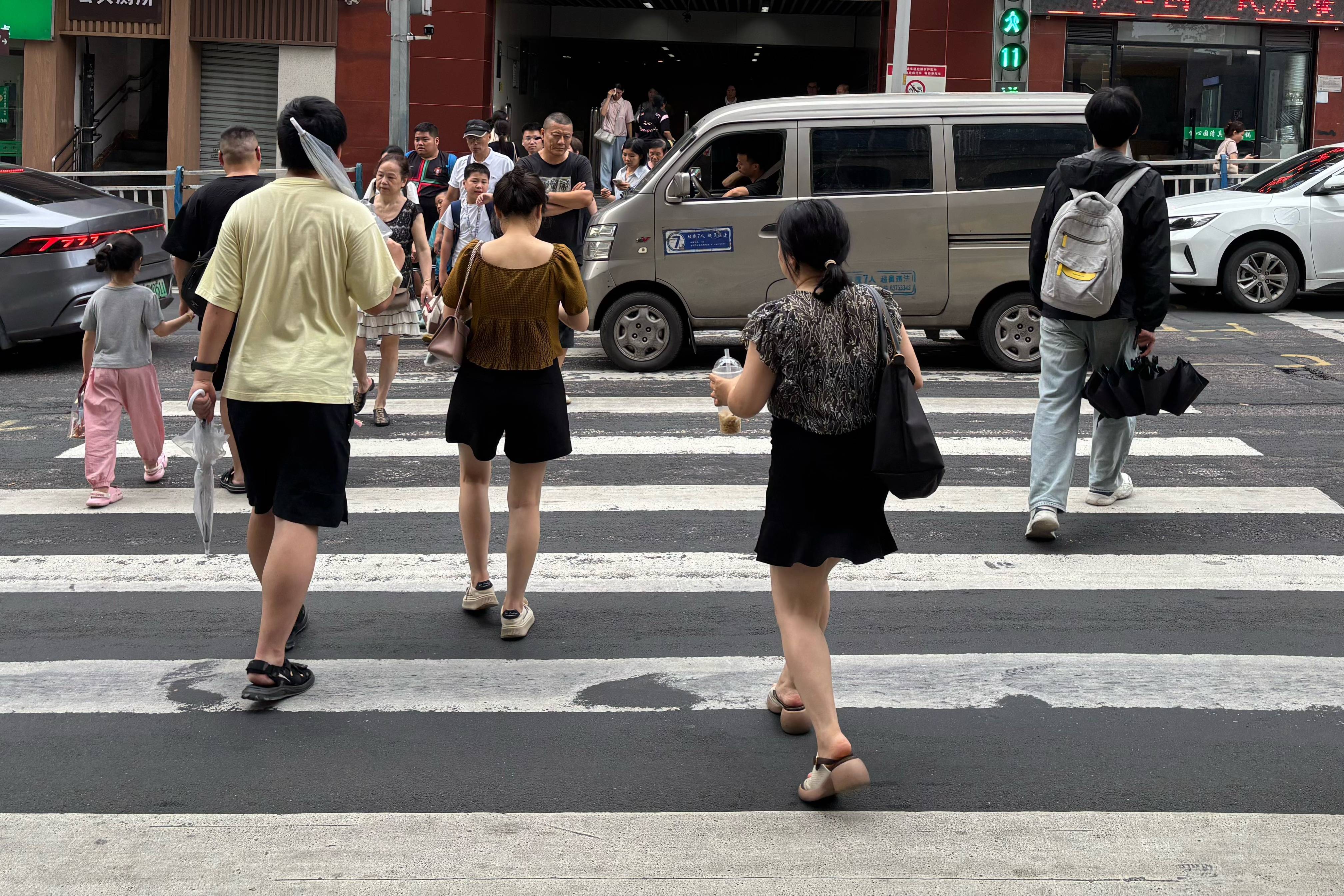 马路_行人_绿灯