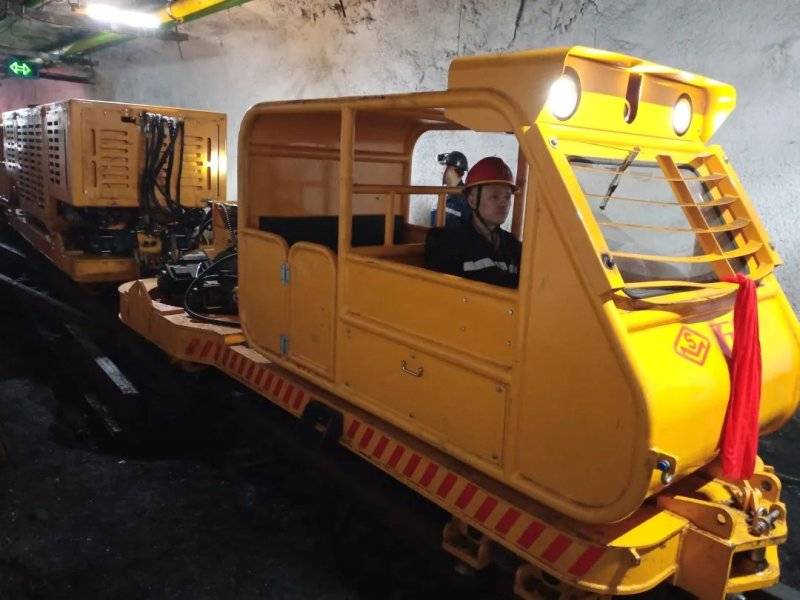 高质量发展看山西国企:华阳首台!煤矿用防爆柴油齿轨车亮相一矿井下