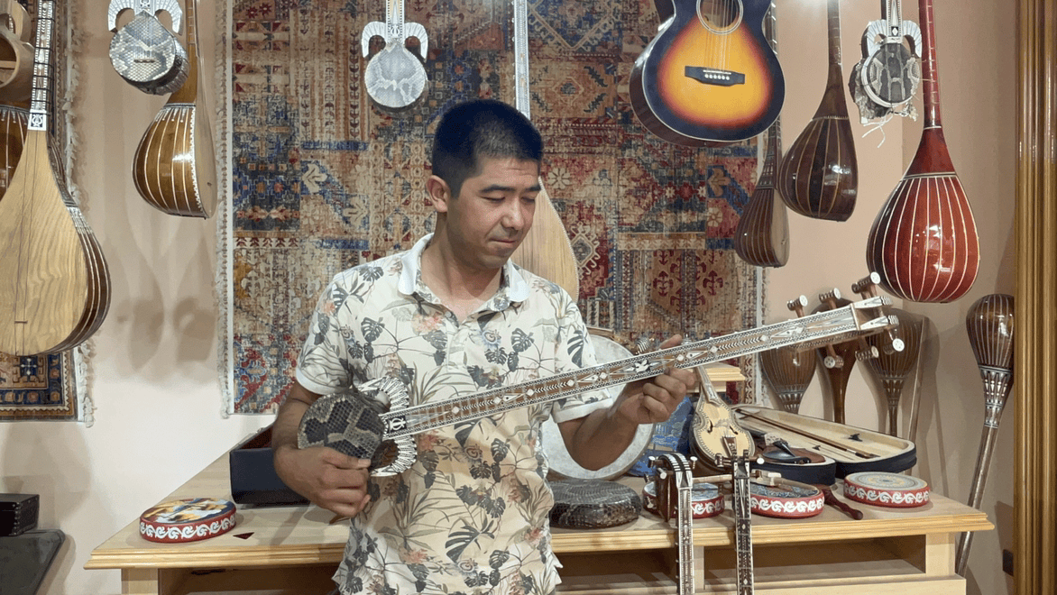 新疆民族乐器村:走进这里,万物开始打拍子