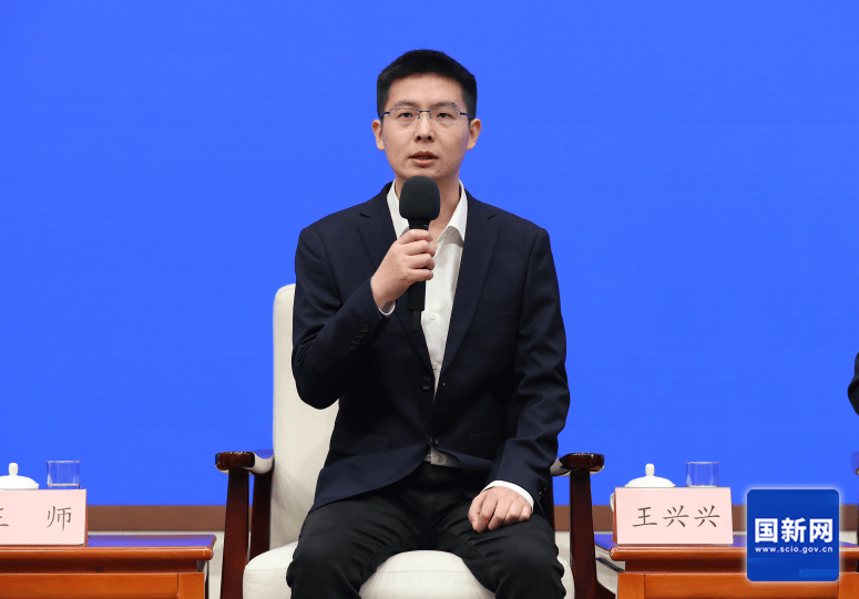 王兴兴最新发言：人形机器人出货量显著增长，大规模落地应用还需时间