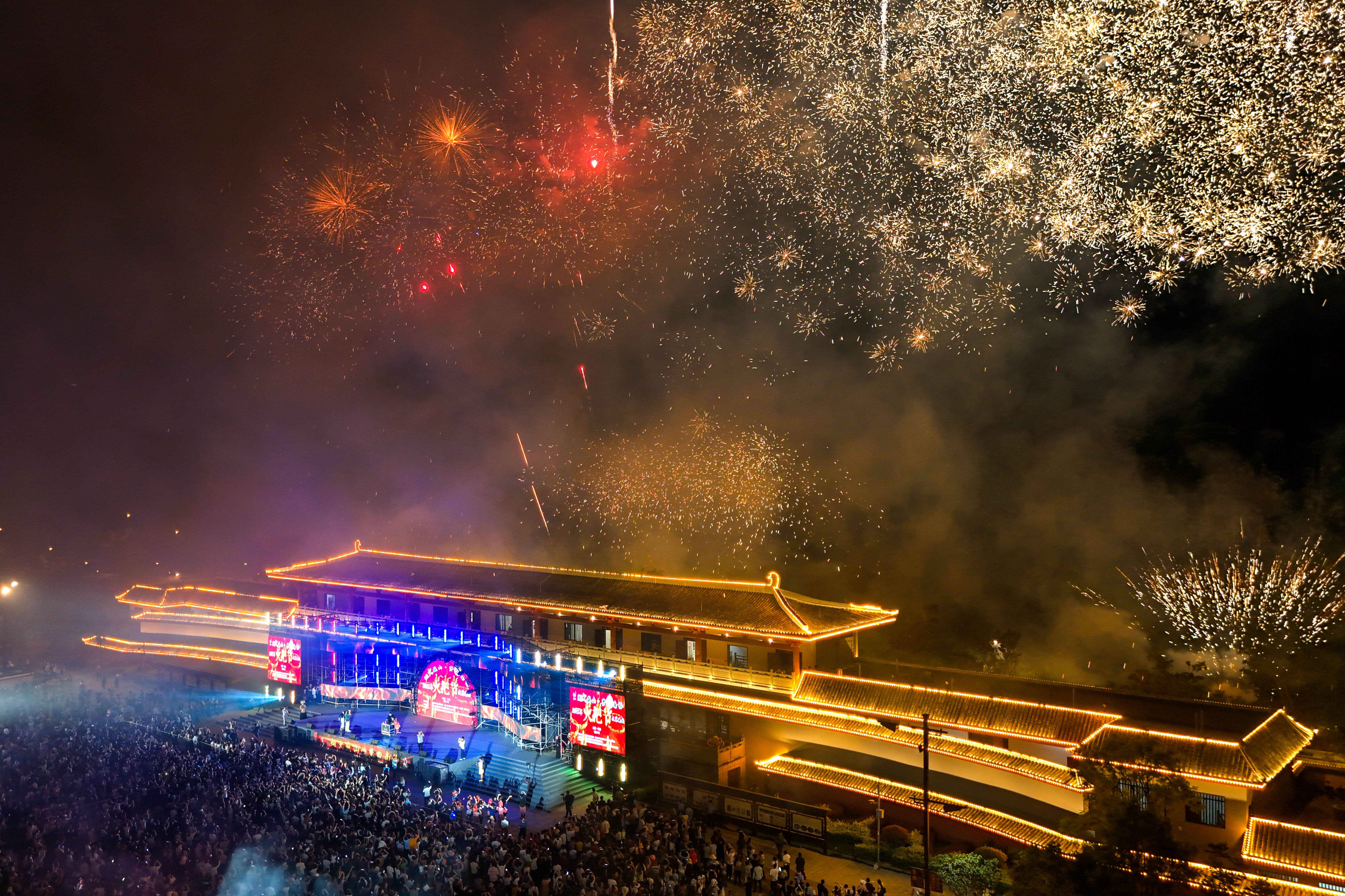 云南巍山:多彩活动欢庆火把节