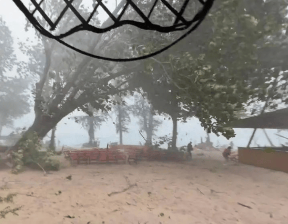 图片[3]-已证实！中国女游客被砸中去世，女儿发声：原计划次日回国，“刚退休的年纪，没想到意外快一步” -华闻时空