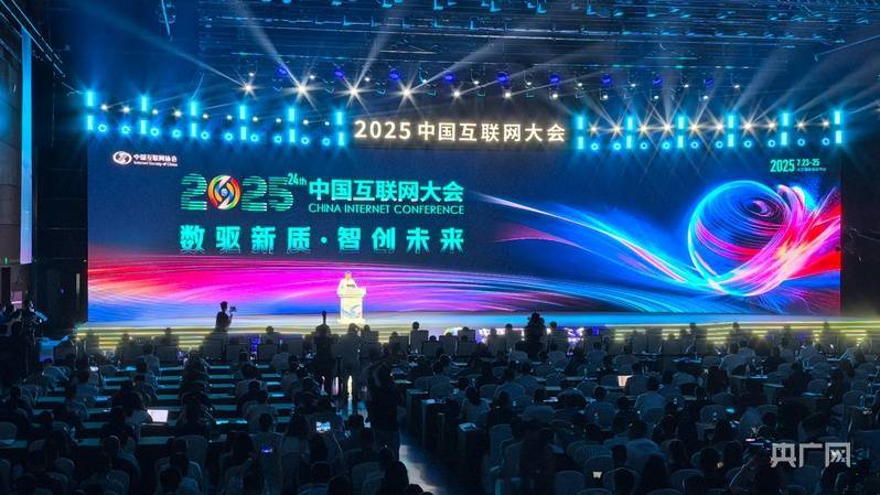邬贺铨：未来十年是人工智能互联网发展的关键时期