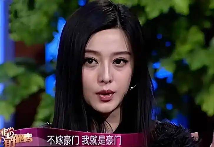 两人曾多次被拍到在一起,但范冰冰对他并不感兴趣,甚至直接反怼:"我不