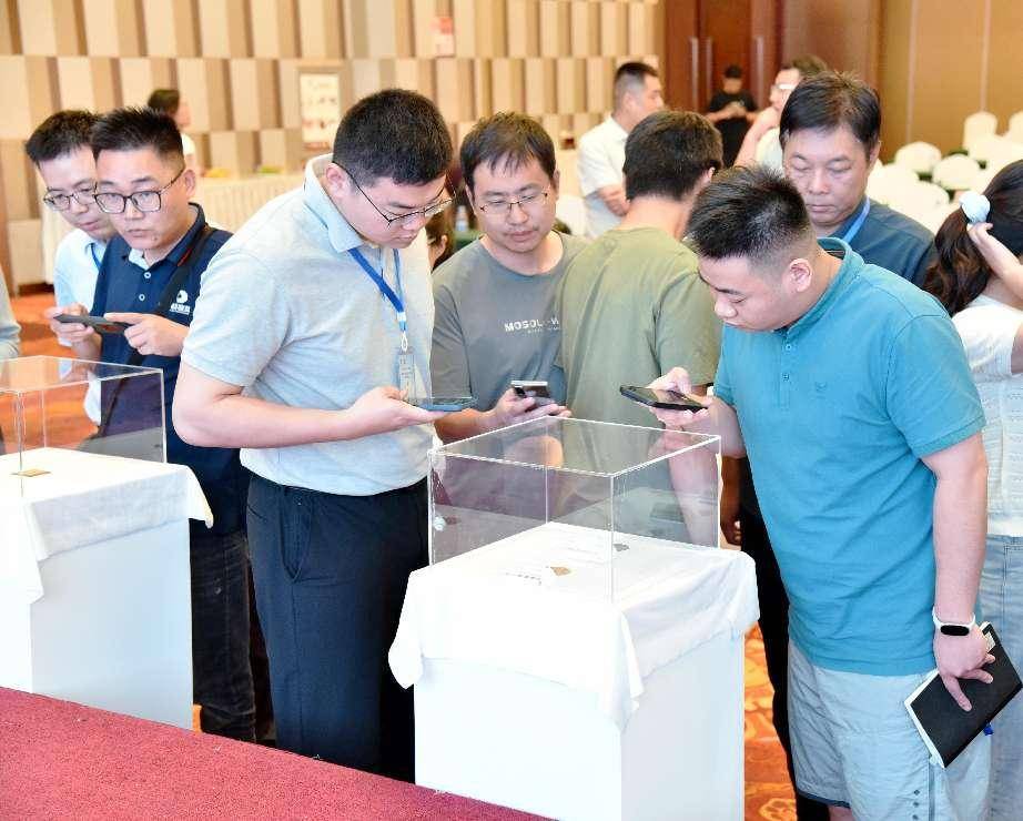 金刚石类散热封装材料与器件研讨会在许昌召开