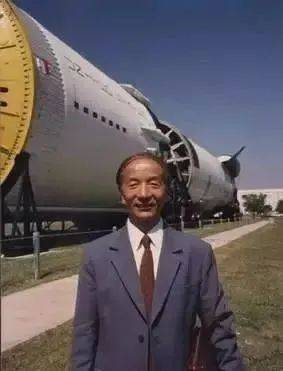 祝他104岁生日快乐!