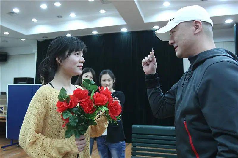 上海著名演员因病去世，年仅50岁，网友：不敢相信！