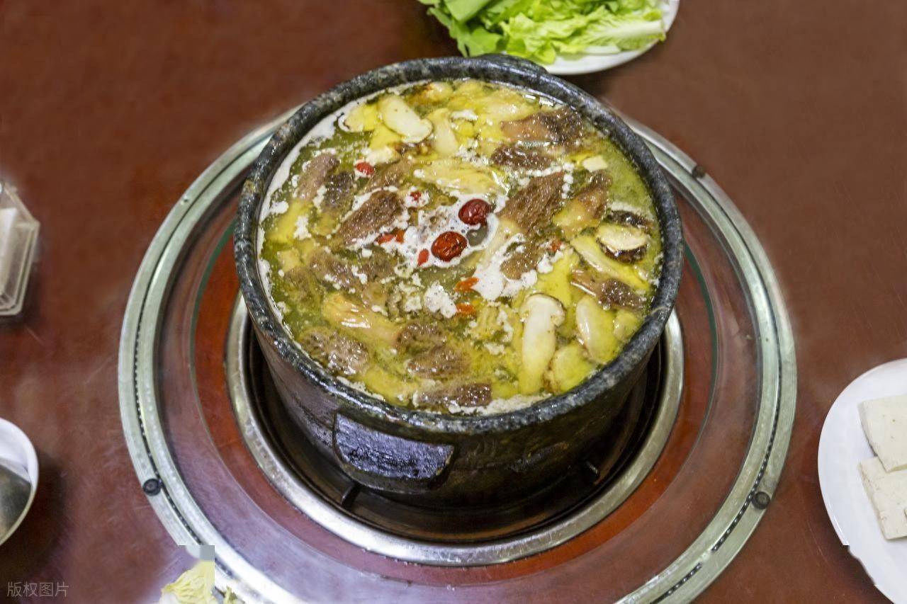 林芝石锅鸡的高原滋补!手掌参   土鸡,汤鲜肉嫩