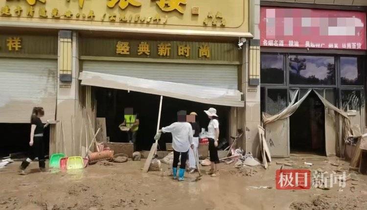 警方调查“上千万元金饰被洪水冲走”，金店：有人带探测仪找“黄金”