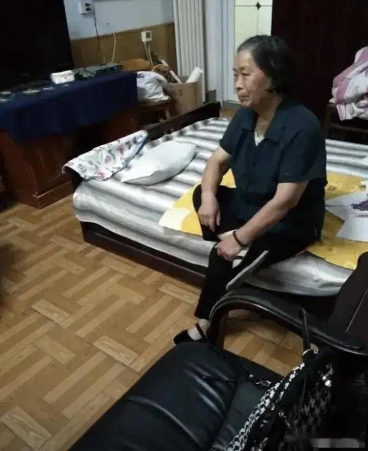 Shi Yongxin的母亲胡Changrong还活着！他曾经帮助儿子