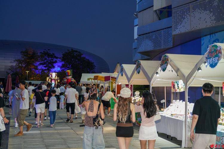 第35届青岛国际啤酒节西海岸会场·嘉年华分会场盛装启幕，第二届嘉年华美食啤酒季点燃夏日激情