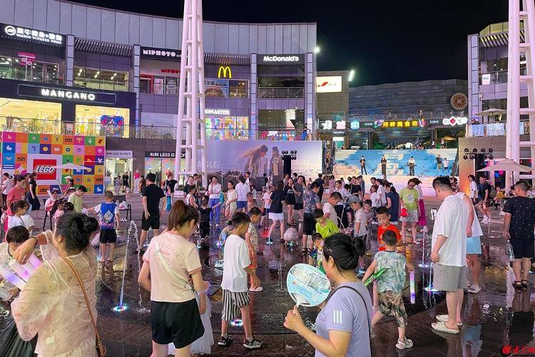 第35届青岛国际啤酒节西海岸会场·嘉年华分会场盛装启幕，第二届嘉年华美食啤酒季点燃夏日激情
