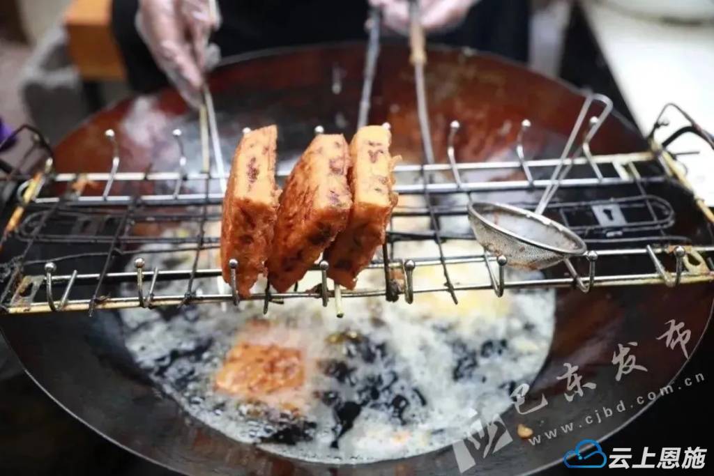 野三关的土家烧饼,茶店牛肉.吃完想打包的美食都在这!