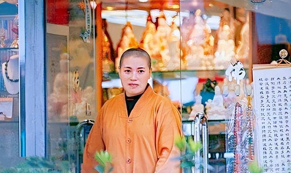 风流尼姑释智定,白天念经晚上狂欢,东窗事发时,屋里还藏着假发
