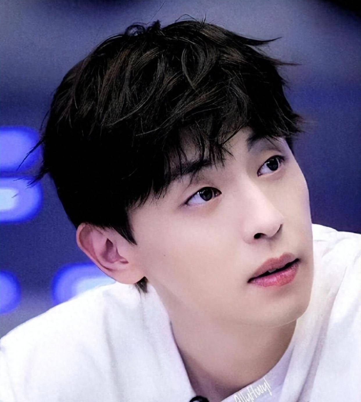 邓伦复出无门,顶流变路人,网友调侃还敢幻想翻身吗