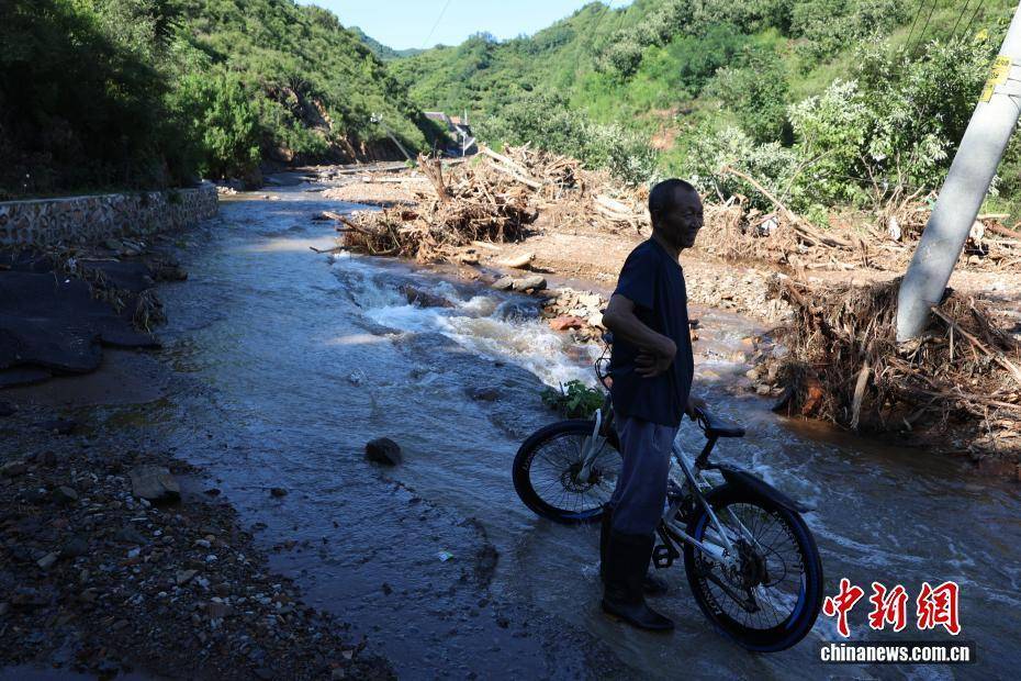 密云受灾村庄见闻：71岁屈大爷“跋山涉水”报平安