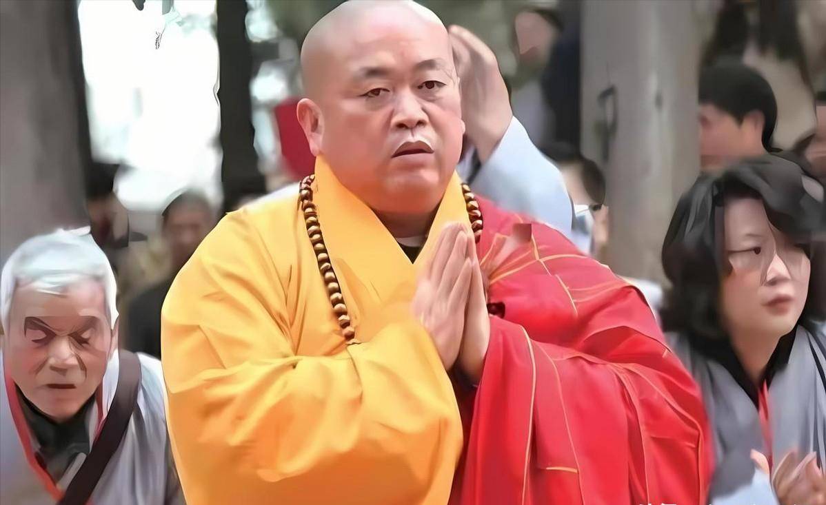 新住持上任不到一天，履历曝光，与释永信差距大，遭网友集体抵制