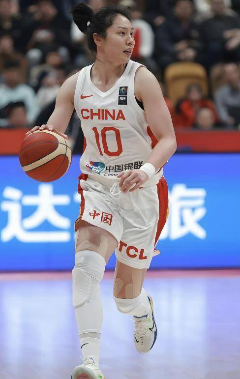 中国女篮张茹：球场上的“反差萌”与“X因素”