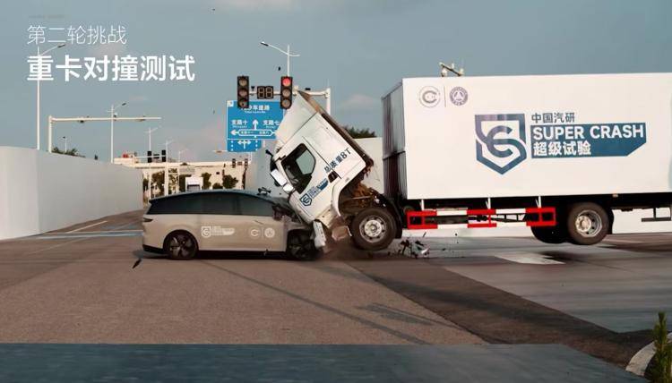 理想i8与重卡对撞测试引争议 乘龙卡车称“被摆了一道”