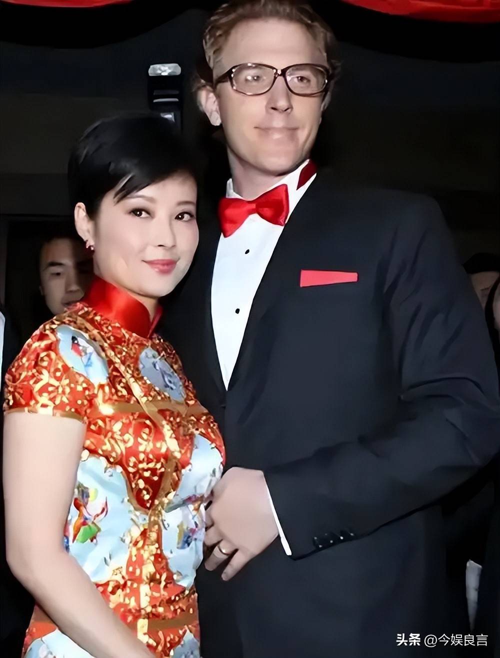 70岁晚节不保？袁立不再隐瞒，张国立丑闻曝光，该慌的不止李红