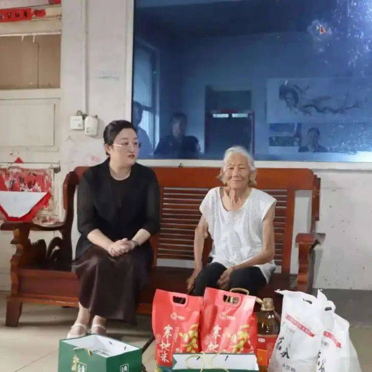 傅焕青、吕文琦带队走访慰问二等功家属和烈属_大坞镇_军人家庭_傅书记