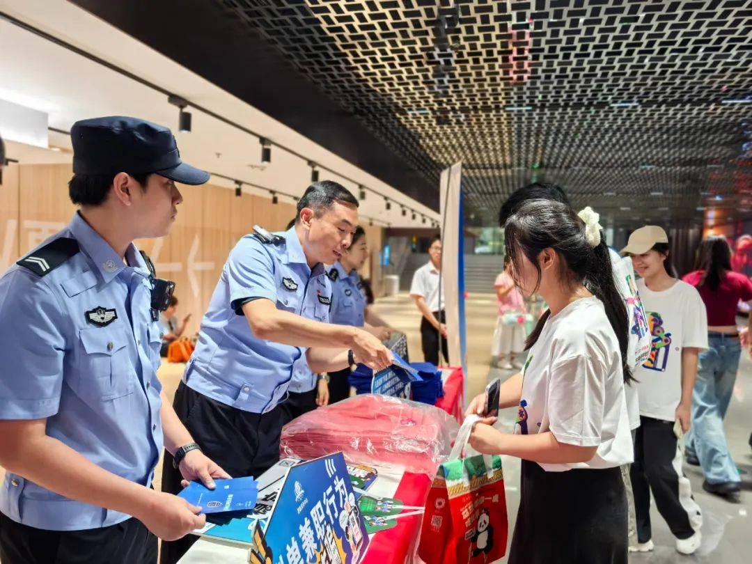 8月2日晚，北京警方启动第六波次夏夜巡防清整专项行动