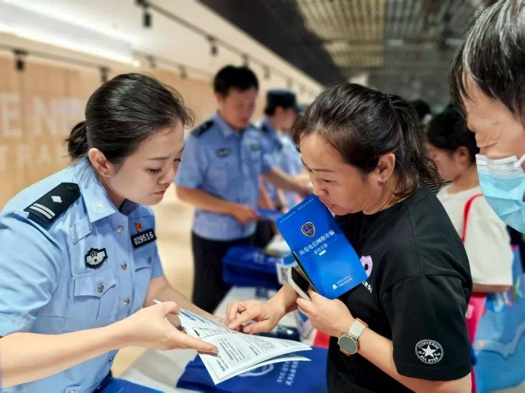 北京西城警方统一行动，打击夏季街头现行违法犯罪