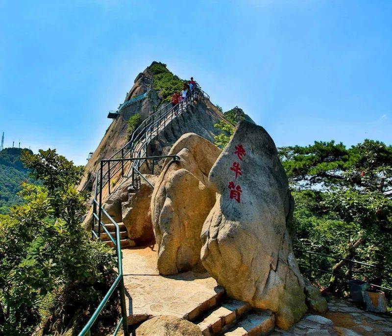 丈夫在景区坠崖身亡，妻子目睹悲剧发生！警方已介入，当地文旅局回应