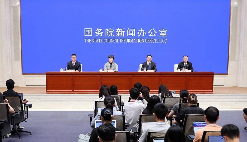 该国派遣200亿元人民币到学校礼品套餐，1200万个