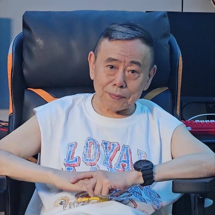 全家移民真相大白2年，享正师级待遇的潘长江，已走上另一条大道