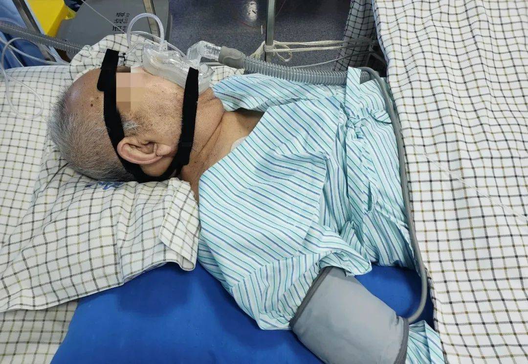 呼吸与危重症医学科成功救治一例重症肺炎合并呼吸衰竭患者